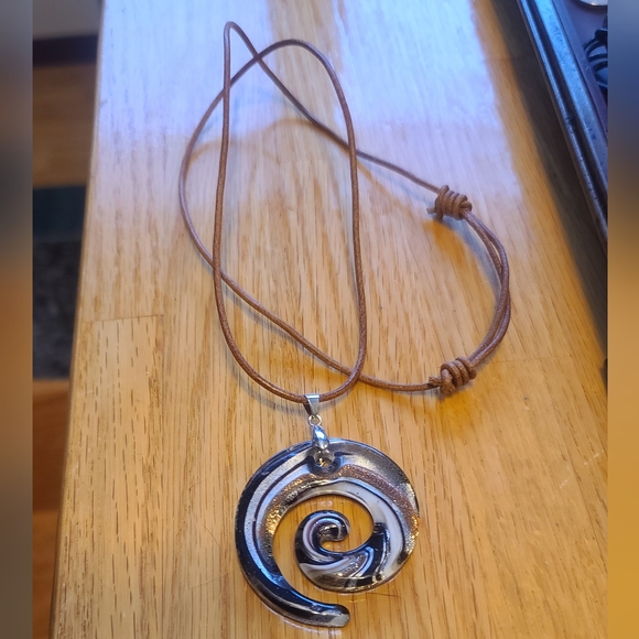 Beautiful Swirl Glass Necklace - Picture 4 of 9